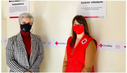 Virginia Ávila, directora de la Fundación DinoSol, y Laura Hernández, directora técnica de Cruz Roja en El Hierro