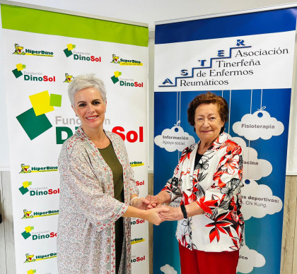 La directora de la Fundación DinoSol junto a la presidenta de ASTER