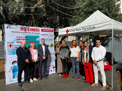 Foto de los representantes de las entidades colaboradoras en Tenerife