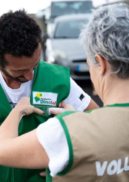 Voluntario de la Fundación desarrollando una acción