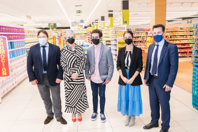 Foto de familia presentando la Tienda Accesible.