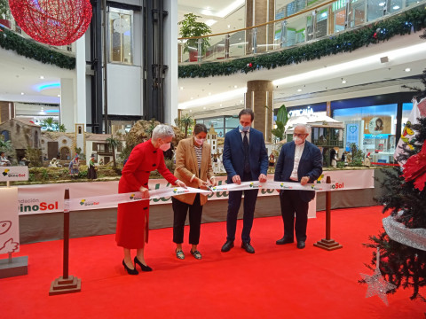 Se puede observar el momento en el que se inaugura el belén solidario 2020 en Tenerife.