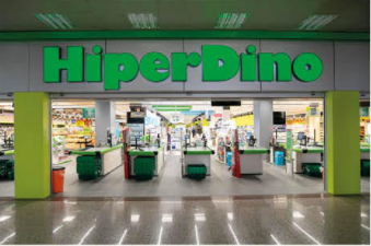 Se puede observar desde lejos, la línea de cajas de una de las tiendas de HiperDino.