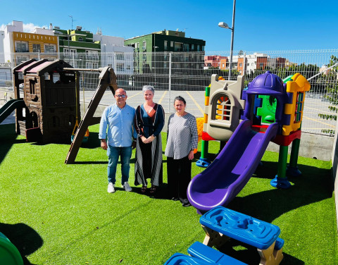 Donación de un parque infantil en La Palma